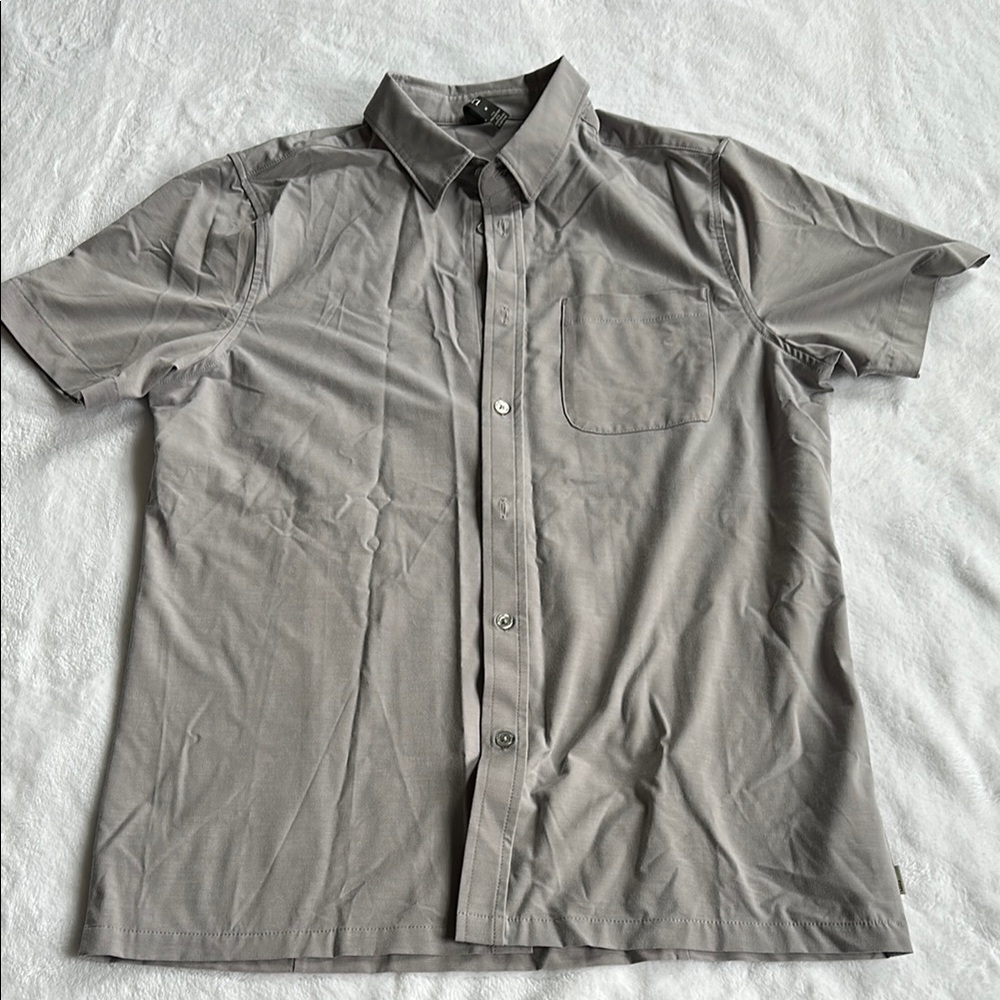 Vuori Men's Gray Short Sleeve Shirt
